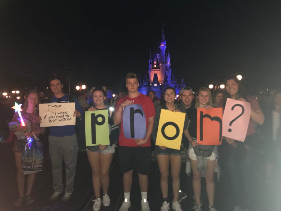 Students+get+creative+with+Promposals