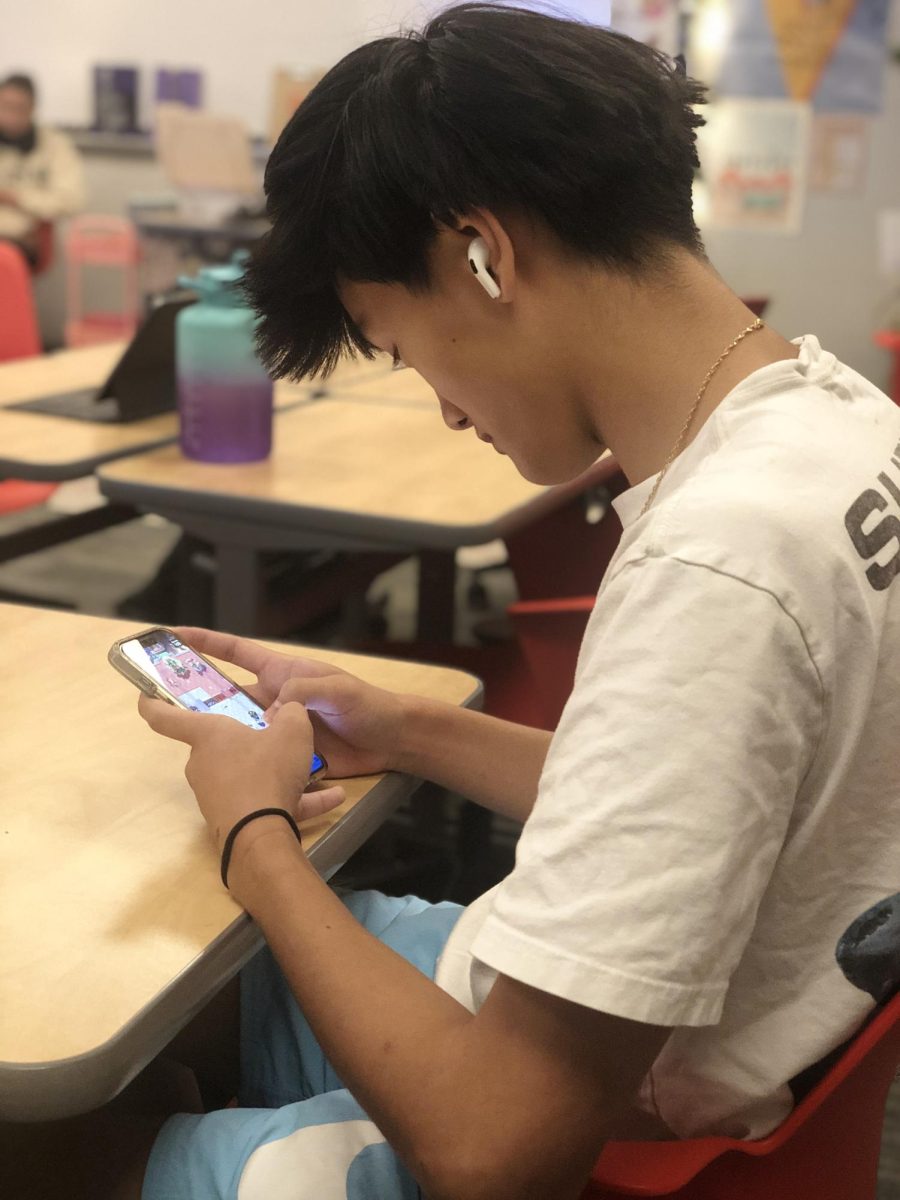 Senior Josh Partain plays Clash Royale during his STaR class on Friday. Partain often plays 1v1 with senior Logan Peña to pass time during STaR. “It gives me something to do when I’m bored. I like it when Logan gets mad when I beat him,” Partain said.