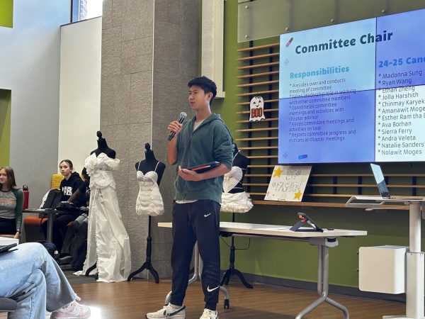 During the HOSA officer election meeting, junior Ethan Zheng gives a speech on why he should be elected. Zheng is ran for president elect and committee chair this year. “I want to make a good impact on the club, including providing an engaging environment where people can grow in their knowledge, leadership, skills, and teamwork skills, as well as providing opportunities for members in order for them to be able to excel in the medical field in the future,” Zheng said.