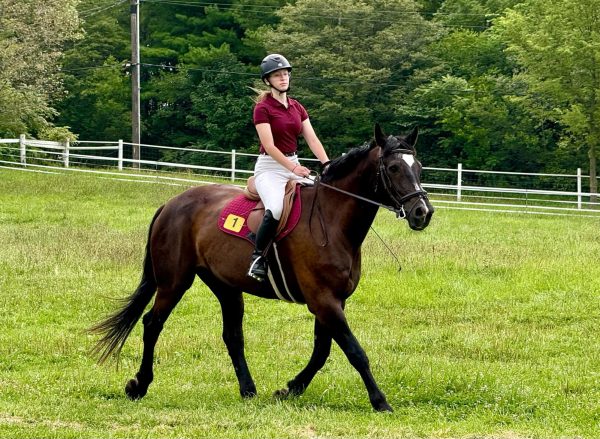 Sophomore Kendall Luecking rides her horse.