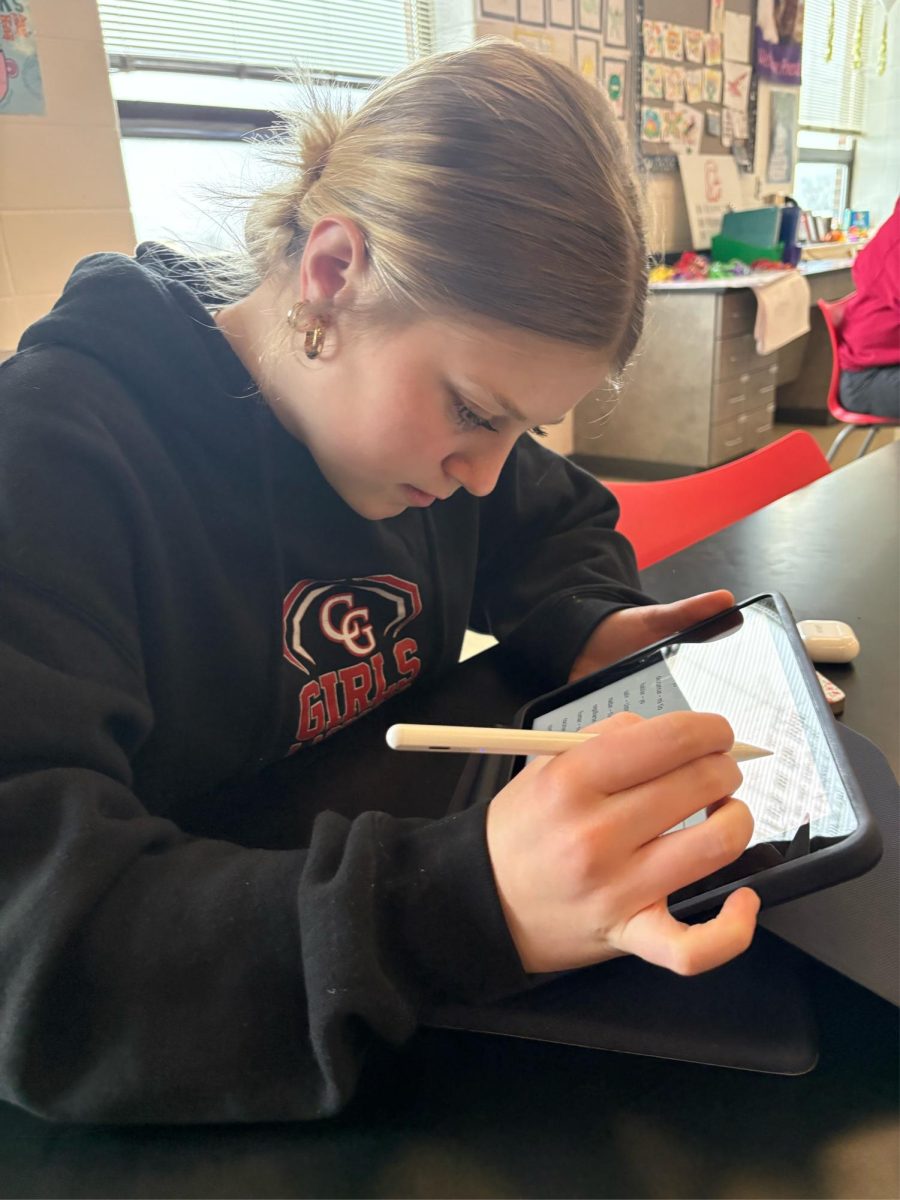 Sophomore Layla Dyson completes notes for her Biomed class. The class was learning how to listen to someone’s heart and what different heart irregularities sound like. “Biomed is helping me with my future carrer because I want to be an EMT,” Dyson said. “It’s giving me a head start to what I want to do with my life.”