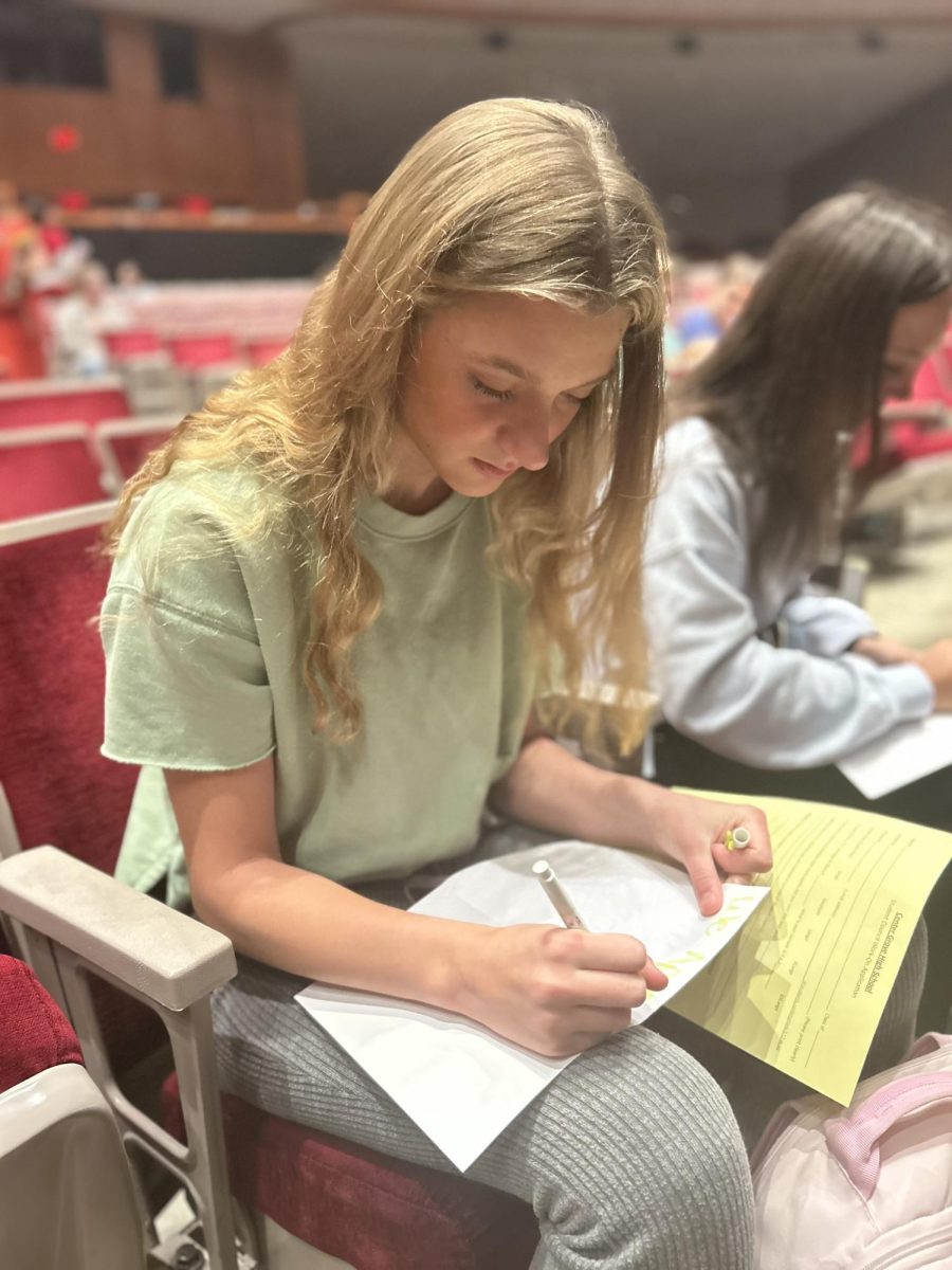 During the Tuesday morning STUCO meeting, junior Ivy McClimon writes thank you cards to teachers for Teacher Appreciation week. Each year in May, the FacStud committee in STUCO organizes ways to show CG teachers how much they are valued. “Doing stuff to show teachers appreciation is a really important part of STUCO,” McClimon said. “They do so much for the school, so getting to do stuff like writing cards and making goody bags helps us show our thankfulness for them.”