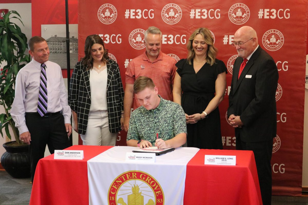 Seniors sign ceremonial contracts at third-annual Future Educator Ceremony