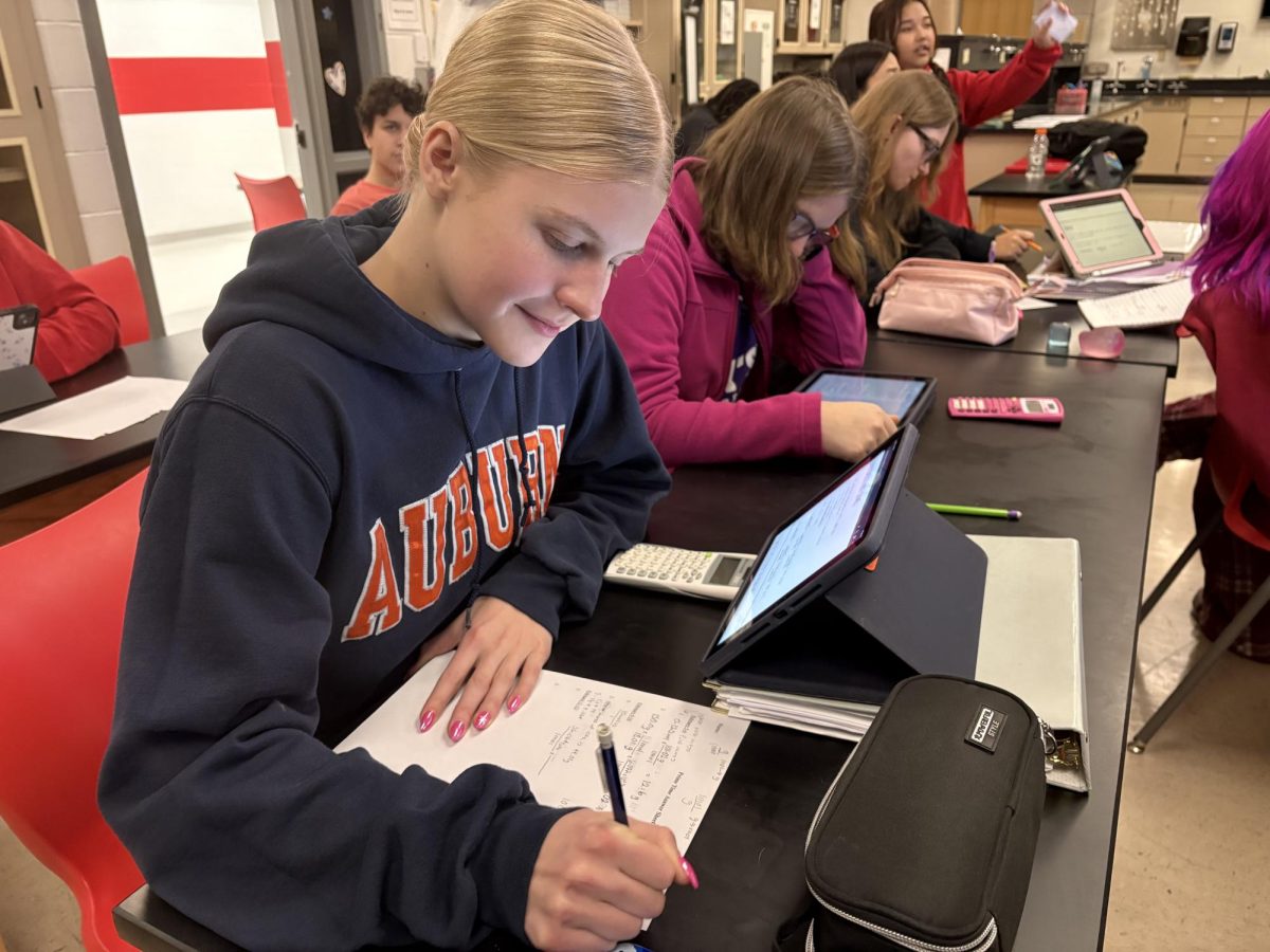 In Amy Rupp’s chemistry class, sophomore Neta Wiser works on a practice problem over the previous class period's lesson. Rupp started class by giving students time to work out problems and ask questions in order to comprehend the unit better. “Doing these problems before class helps me understand the lesson better because it allows me to ask more questions and grow a deeper understanding of the topic,” Wiser said. 